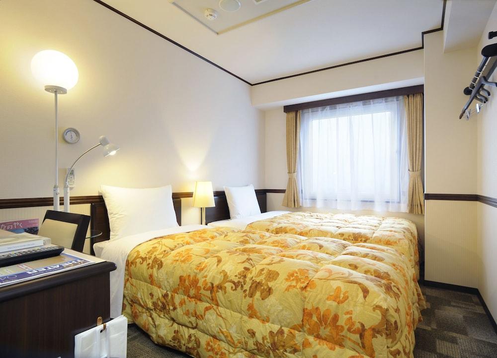 Toyoko Inn Okayama Eki Nishi Guchi Hiroba Esterno foto