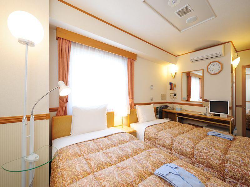 Toyoko Inn Okayama Eki Nishi Guchi Hiroba Esterno foto